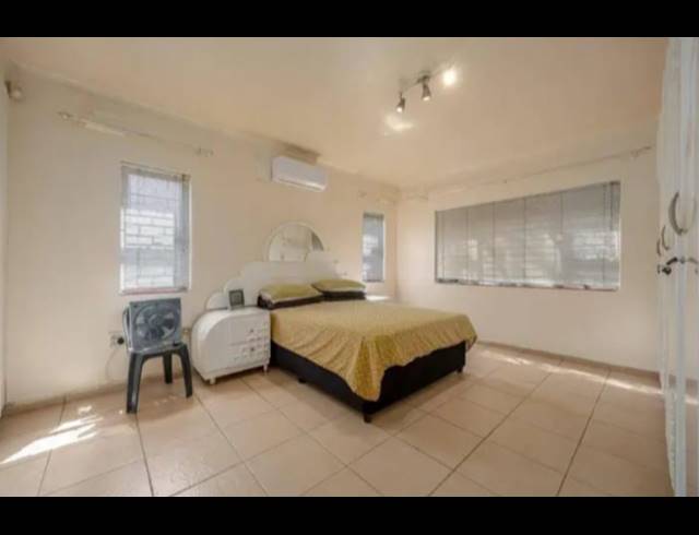 5 BEDROOM HOUSE FOR SALE IN ISIPINGO HILLS